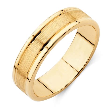 Mens Wedding Band In 10kt Yellow Gold