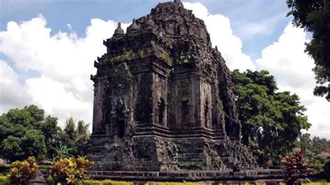 Tapi kamu juga perlu menyiapkan biaya tambahan untuk parkir dengan tarif rp10.000 untuk mobil dan rp5.000 untuk motor, ya! Harga Tiket Masuk Candi Kalasan [Candi Budha Tertua di ...