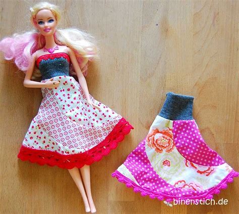 Barbie chelsea selber machen schnittmuster : Kleid für Barbie nähen, mit Wäschspitze, Bommelband und ...