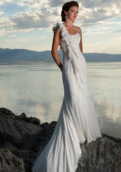 8 Gorgeous White Beach Wedding Dress For Inspiration