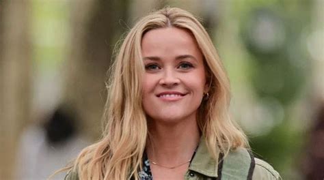 reese witherspoon reacts to being mistaken as daughter ava elizabeth