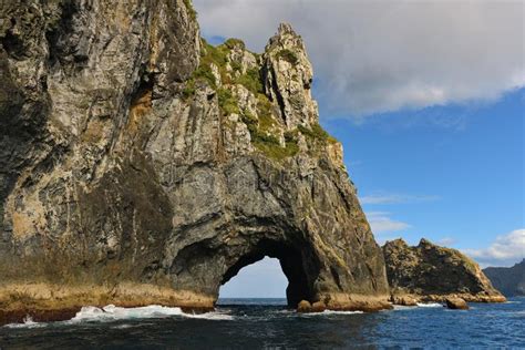 Hole In The Rock Formation At Bay Of Islands In New Zealand Stock Photo