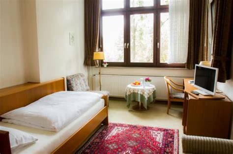 Ehepaar mit erwachsener tochter und enkelkind suchen ein neues zuhause. Hotel Haus am See (Bad Salzuflen) from £73 | lastminute.com