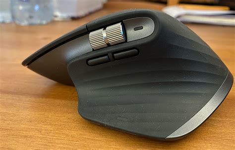 The mx master 3 fixes both those problems. Review: Logitech MX Master 3 wireless mouse - Pickr