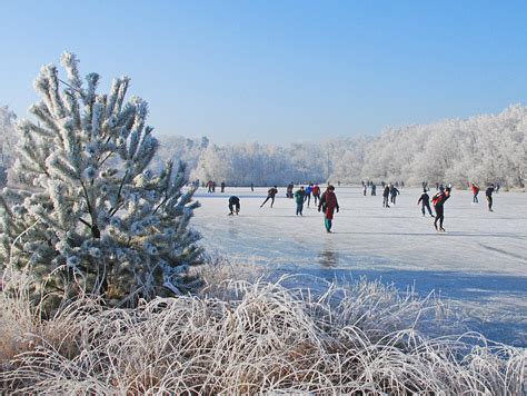 Zoals iedere ochtend deze week, trok natuurijsdeskundige fred geers weer naar het leersumse veld, het mooiste schaatsgebied van de regio. 1. Leersumse veld - Schaats-routes.nl