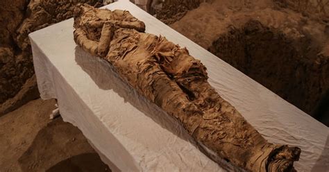 3 500 year old mummy and ‘beautiful wall mural discovered in egyptian tombs