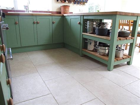 This muted green is a tribute to richard ball, the paint pioneer who first founded our company in dorset, england with john farrow. Shown here Hand-Painted in Farrow & Ball Breakfast Room ...