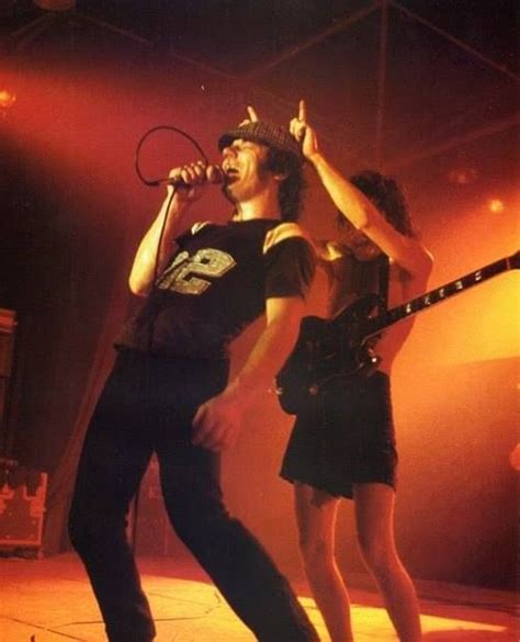 Pin By Shawna Bendov On Angus Young Angus Young Acdc Angus Young Acdc