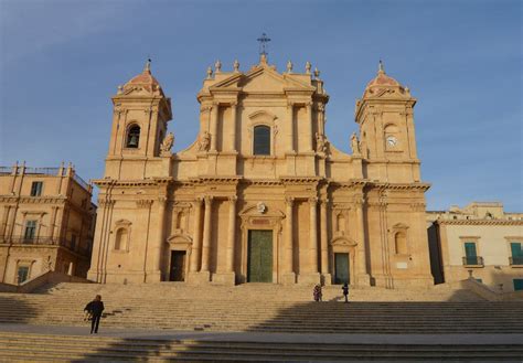 Handcrafted by artisans in calgary, with expert italian technique. NOTO foto della città di Noto in Sicilia
