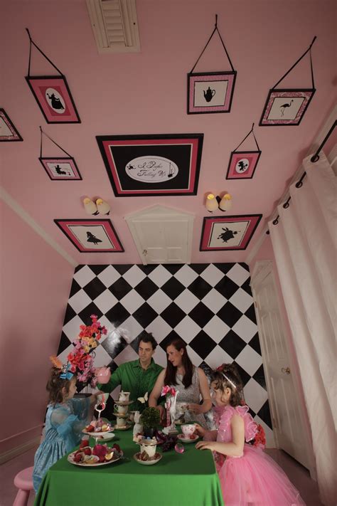The Alice Room Alice In Wonderland Bedroom Alice In Wonderland Room