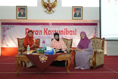 From mosques and temples to. Peringati Hari Buruh Ratusan Pekerja Wanita di Kuala ...
