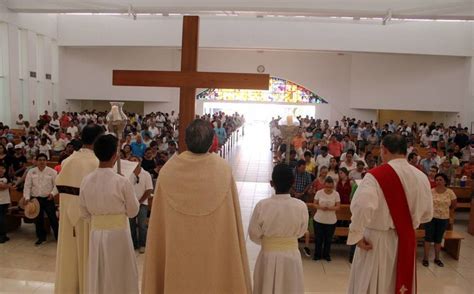 Feligreses Realizan Vía Crucis En La Iglesia De Cristo Resucitado