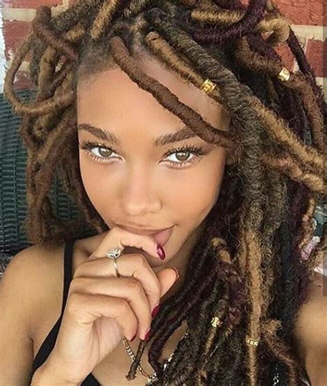 Faux Dreads Shades Of Brown Mehr Faux Locs Hairstyles Bohemian
