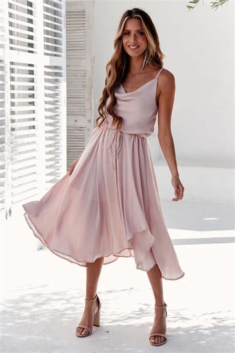 40 Beautiful Summer Wedding Guest Dresses You Ll Want To Copy In 2021 Spring Wedding Guest