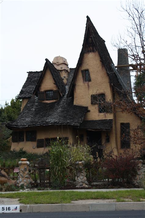The Witch House In Beverly Hills Saw This On A Tv Show Strange Spaces