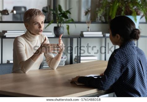 Two People Talking Each Other Bilder Stockfotos Und Vektorgrafiken Shutterstock