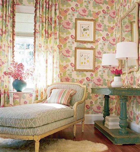 Design your everyday with removable vintage floral wallpaper you'll love. Interiors: Classic Room Wallpapers Design
