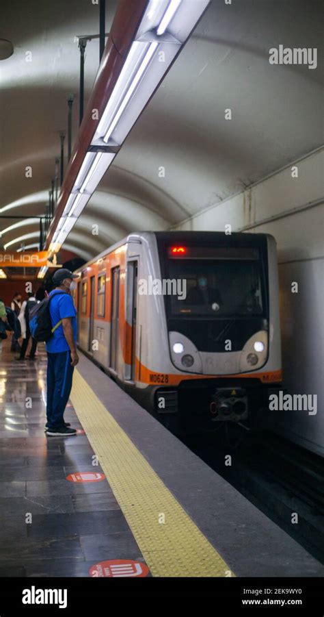 Train Arriving At A Mexican City Subway Station Stock Photo Alamy