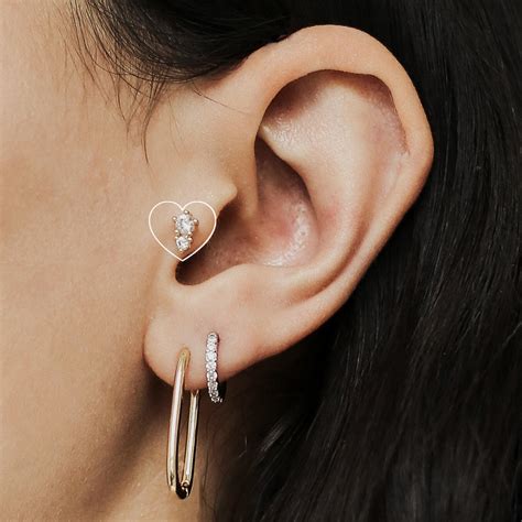 Tragus Piercing Guide Everything You Need To Know Maison Miru