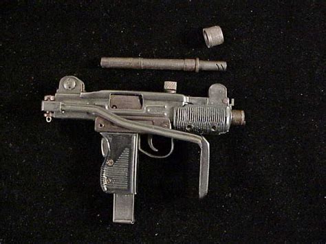 Miniart 13 Scale Mini Uzi 9mm Sub Machine Gun With Folding Stock