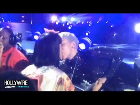 Miley Cyrus Kisses Katy Perry At Concert Video Youtube