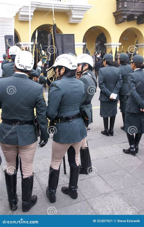 Policía Femenina Del Tránsito En Un Desfile Foto Editorial Imagen De