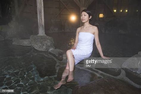 Bath Nude Woman Fotografías E Imágenes De Stock Getty Images