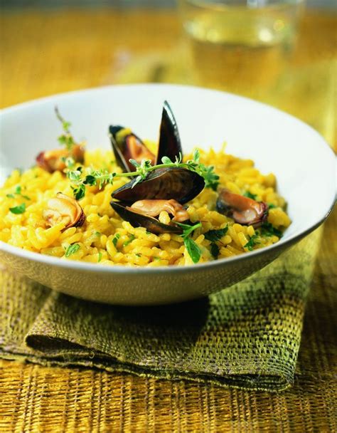 Keep it simmering gently whilst you cook the rest of the risotto. Recette risotto aux moules - Marie Claire