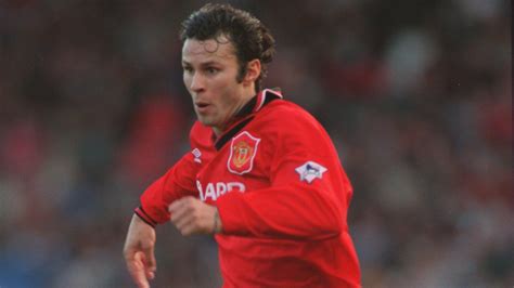 Currently, southampton rank 15th, while manchester united hold 12th position. Goal of the Day Giggs v Southampton | Manchester United