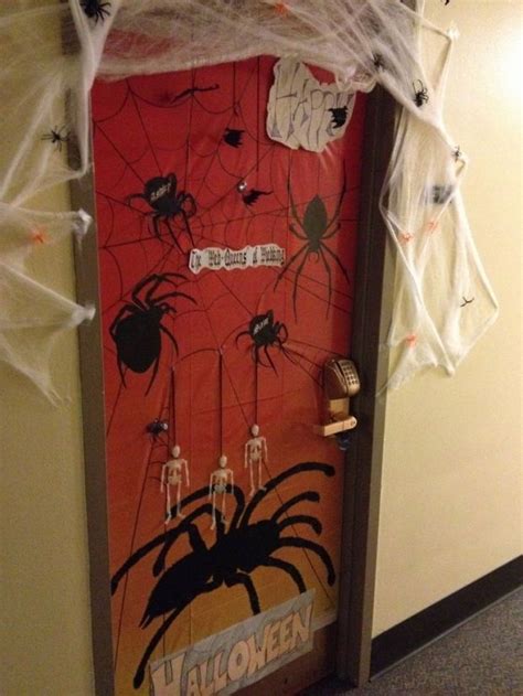 Three Simple Ways To Decorate Your Dorm Room For Halloween Her Campus Halloween Door