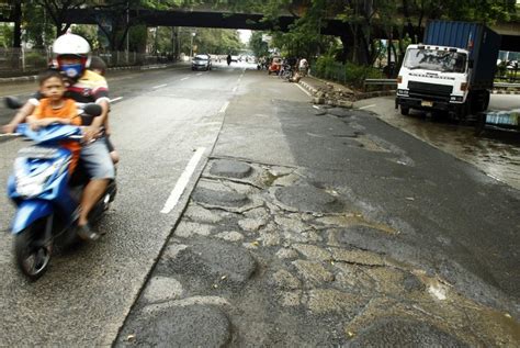 Ruas Jalan Nasional Di Kota Sukabumi Rusak Parah Republika Online