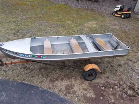 Alumacraft Model F Runabout 50s Boat Outboard Rare Forward Deck