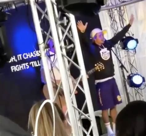 Justin Bieber Leads Large Crowds At Coachella In Surprise Worship Set