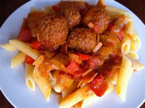 Pasta Met Gehaktballen In Tomatensaus Budgetchef Gehaktballen