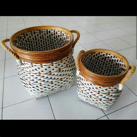 Potong karton atau tripleks sesuai bentuk dan luas anyaman bambu yang dijadikan alas. 28+ Gambar Keranjang Bunga Dari Bambu - Gambar Bunga Indah