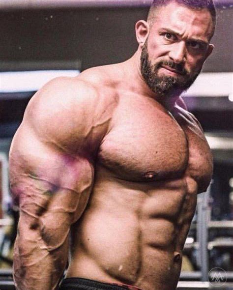 Pin By Inniss Chelston On Strong Man Muscle Hunks Big Muscles Bodybuilders