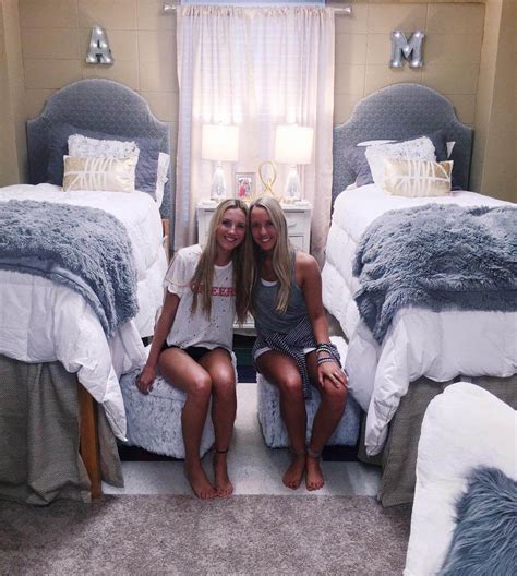 This beach themed dorm room gives off good vibes and a relaxed feel. Pin on College
