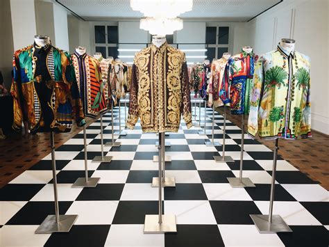 Darren criss as andrew cunanan 3. Dienstag, 27.02. Gianni Versace Retrospective ...
