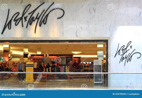 Lord And Taylor New York Flagship Store Sale And Store Closing Signs