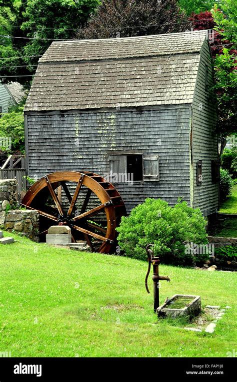 Sandwich Massachusetts 1637 Dexters Grist Mill And Water Wheel Stock