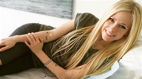 Avril Lavigne Shares A Positive Update On Her Lyme Disease Treatment