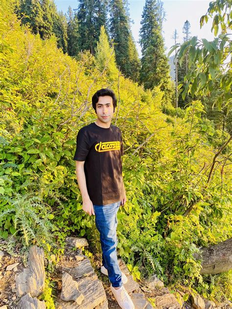 umair sandhu on twitter hello kashmir enjoying my vacations yayyyy 🔥🧿 ️ umairsandhu