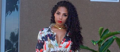 Born on 7th july, 1990 in old harbour, jamaica, she is famous for usain bolt's girlfriend. Kasi Bennett Wiki, Age, Parents, Family, Height, Job, Net ...