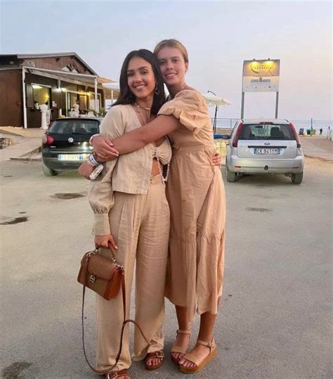 Jessica Albas Lookalike Daughter 15 Towers Over Her Famous Mom In