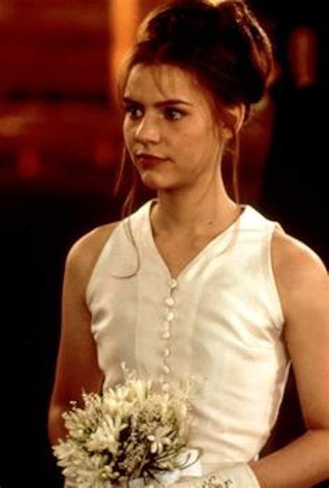 How To Dress Like Juliet Capulet From Baz Luhrmanns 1996 Film And Get