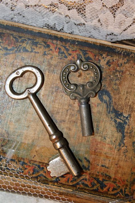 Old Fashioned Key And Lock Depolyrics