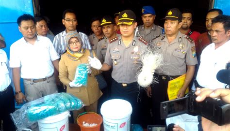 For grinding devil fruits the best method is grinding marines. Pabrik Mie Berkaporit Jember Digeledah Polisi - Petisi