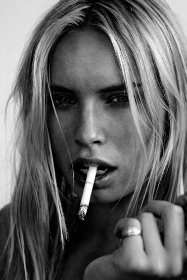 smoking ladies girl smoking girls smoking cigarettes coffee and cigarettes urban photography
