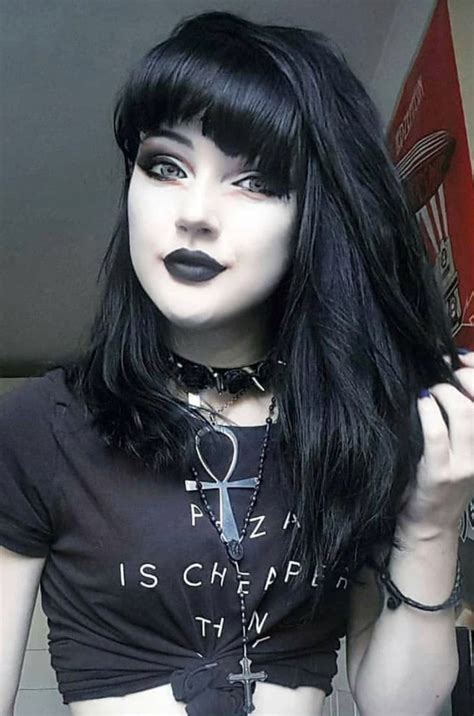 Pin By Beautifulnightmare🥀 On Me Model Grunge Hair Hot Goth Girls