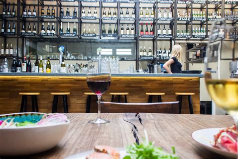 How To Choose Wine In A Restaurant Tips For Buying Wine